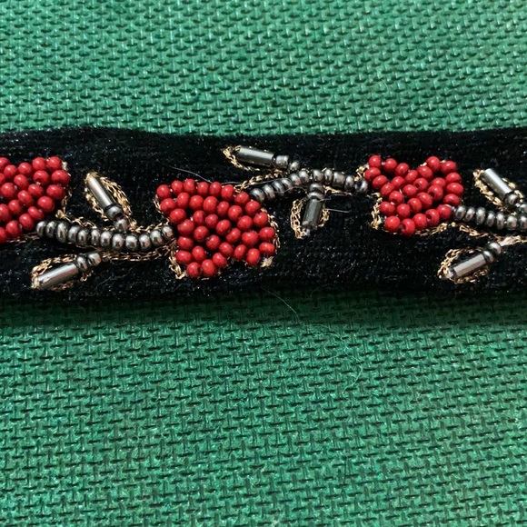 Red flower Walmart chocker - Picture 4 of 4